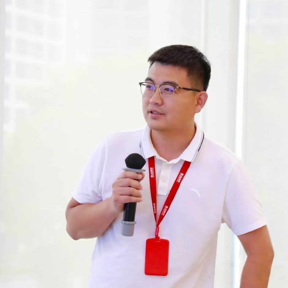 Fundador de chenlu: Leon Qiu